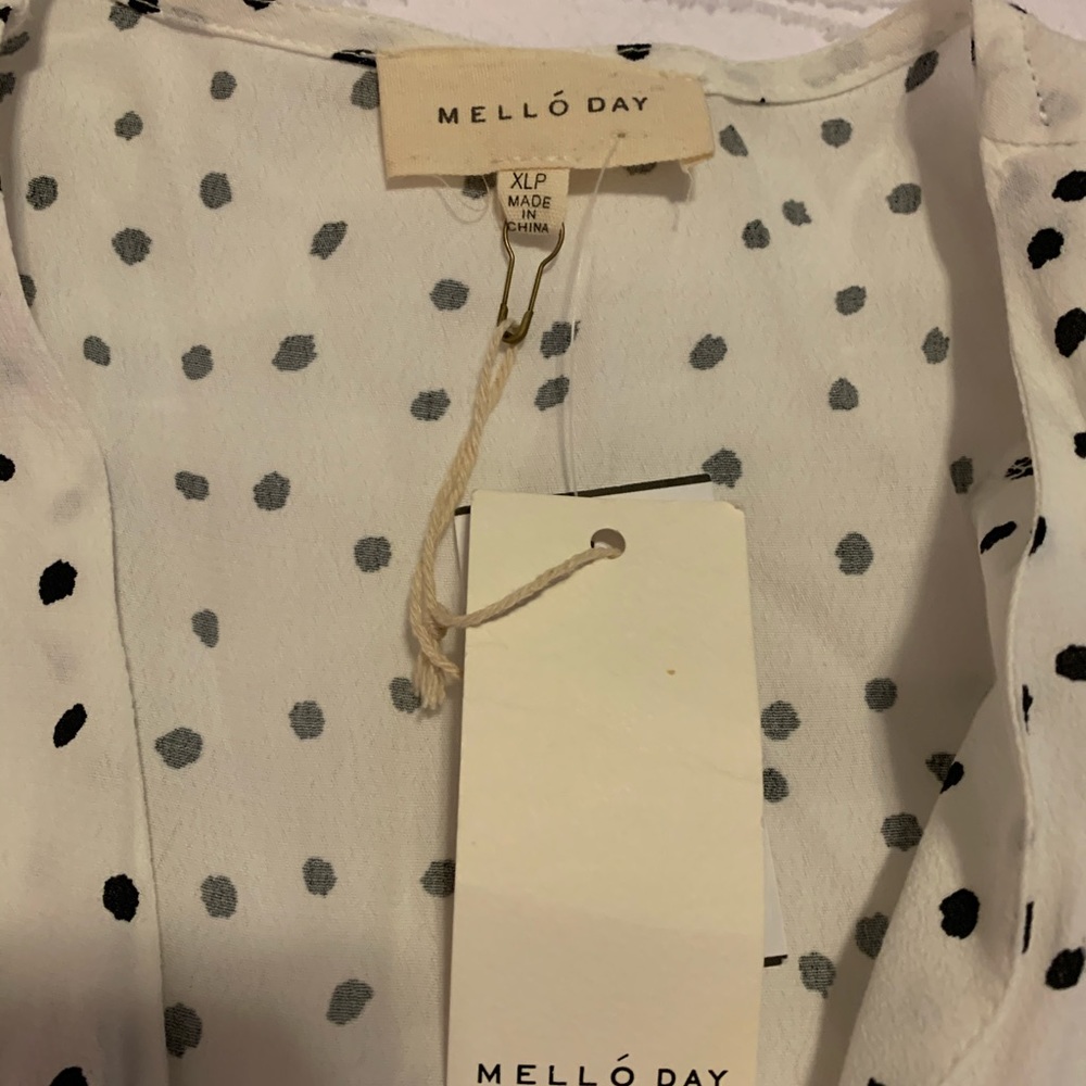 Women’s sleeveless blouse